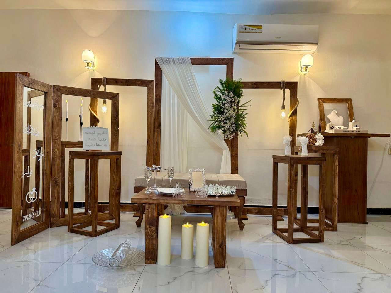 عيدكم مبارك وكل عام وانتم بالف خير 
اعاده الله عليكم باليمن والبركة 
توفرت الكوشة الخشب بتفاصيل مميزة وفخامة 
للحجز والاستفسار 
***********
***********
او زيارتنا بموقعنا الكائن في 
العزيزية/قرب فلكة انس/مجاور مصور يحيى.
