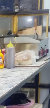 كريل بركر مع حافظة صمون للبيع استخدام قليل  07700531239