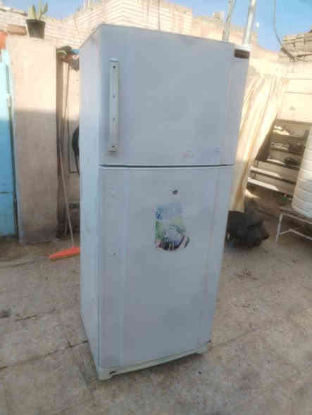 سلام عليكم ثلاجه كونكور الحجم الكبير ثلاجه نضيفه وشرد التجميد البيع *********** عمارة
