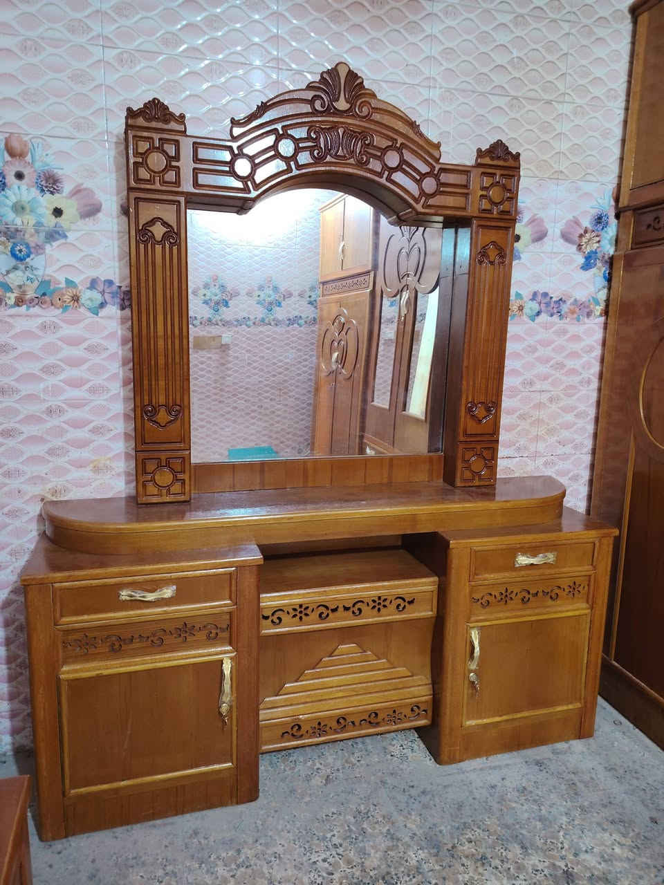 غرفه مستخدمه تزكام ثقيله طابقين نضافه فول سعر.  مليون 350معرض ابو عقيل ميسان حي رساله شارع ماطور قرب صيدليه حازم ***********((نشتري جميع الغرف) )
