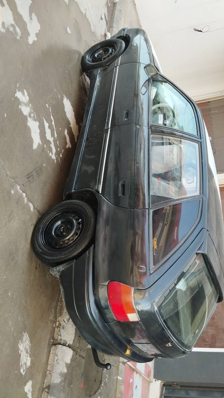 سڵاوی خوای گەورە لە هەموو لایەک ئۆپڵ
مەکینە ١٦. قایش پان. 
مۆدێل ١٩٩٣ 
گێڕ مەکینە بەشەرتی ١٠ فیتەر 
گەرمی فڵچە. لایت. بەرز نزم. کارەبای هەموی بەشەرت. 
٤ تایەی لۆکی لە ژێر دایە.  دەعموو لێدراوی نیە.  بەشەرت. 
ئاڕمی هەیە سەیارەکە بەس ون بوە. بەشەرتی ئەوەلیات و ماڵی مەدەنی بەشەرت.  سەیارەکە هیماڵی خۆمە.  مەسروفی چاکم لێکردوە نوقسانیم تیا نەهیڵاوە.  سەعری. ١٣ گەڵا و معامەلە.  
***********
