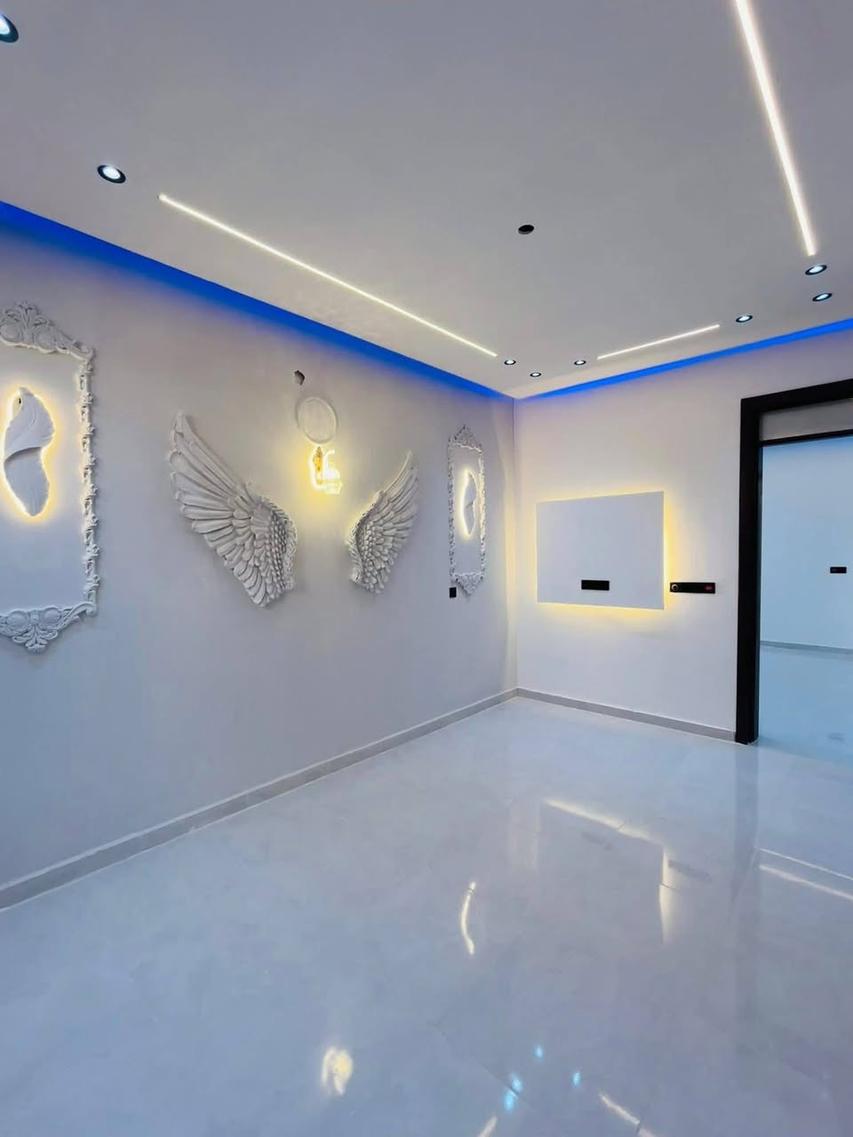 السلام عليكم 🏠 يوجد بيت مساحة 100م طابق ونص واجهه6.25م -نزال 16م  ( • السعر قابل للتفاوض)

يحتوي البيت: 

-2غرف نوم كبار واسعة 3حمام -مطبخ -حولي مفتوح الصالة - منو ر-ييتونه كبيره 

-شغل درجه اولى بديكور مغربي

نوع العقار سند 25 طابو زراعي

الموقع/الدورة البوعيثة السلطان ثالث

للاستفسار
***********📱
