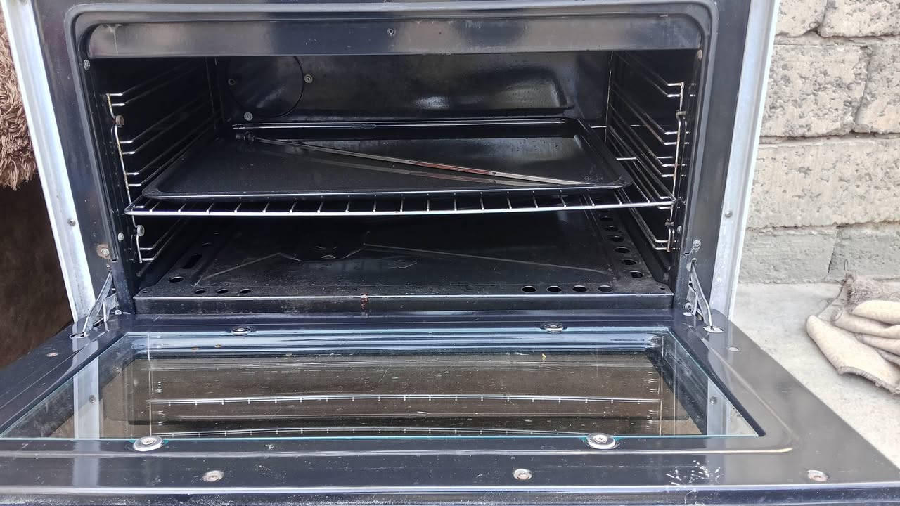 طباخ مصري نضيف شغال سعر 200وبي مجال رقم الموبايل ***********
