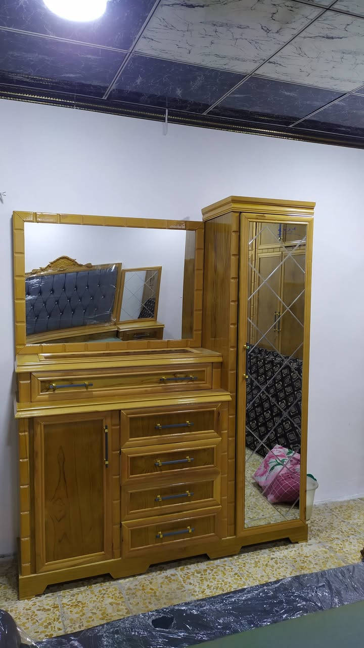 غرفة جديدة مامستعملة خشب عراقي ثقيل فصال تركي قنصور خمس ابواب مع زاوية بابين 
السعر مليون و 350
مكان الموصل حي الميثاق 
***********
