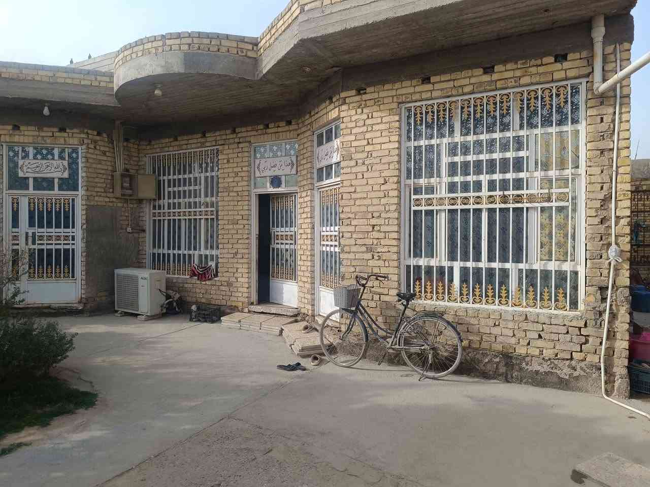 السلام عليكم
بيت طابو صرف زراعي المساحة 300 م حديقه 30 متر ممر جانبي 2 ونص ممر خلف البيت 1 متر استقبال 4x 9 صاله 11x4
مجمع صحيات داخلي 2 ونص في 4 غرفتين نوم 4في 5 مطبخ 4 ونص في 4 مجمع صحيات خارجي البيت كله صب كونكريت 
المكان  حي الزهراء قرب معمل خشب بهاء شارع 8 متر ثاني بيت بالفرع يبعد عن الشارع الرئيسي 20 متر  الشارع المقابل المعرض الاوربي  للاتصال ***********
