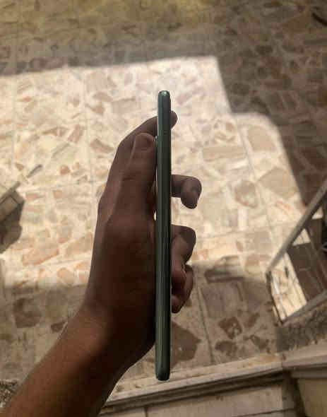 📱 Samsung Galaxy A71 للبيع

🔹 اللون: تركوازي
🔹 السعة: 128GB
🔹 الجهاز نظيف جدًا
🔹 الشاشة خالية من الشخوط — النقاط الظاهرة و الفطور بالصور هي من لزكة الحماية فقط
🔹 الجهاز ما مفتوح نهائيًا
🔹 يجي وياه كفر هدية + الكارتونة الأصلية 🎁

🧩 المواصفات العامة:
• شاشة Super AMOLED Plus بحجم 6.7 إنش FHD+
• ذاكرة RAM 8GB
• معالج Snapdragon 730 قوي وسلس
• بطارية 4500mAh تكفي استخدام يوم كامل
• كاميرا خلفية رباعية بدقة 64MP
• بصمة داخل الشاشة + شحن سريع 25W
• يشغل ببجي 60 فريم بثبات 🎮
• أداء ممتاز للألعاب المتوسطة والتصفح والاستخدام اليومي

💰 السعر: 150 ألف بيه مجال

📞 للتواصل: ماسنجر أو واتساب ***********
📍 الموقع: بغداد – حي القاهرة
🚫 ماكو توصيل
