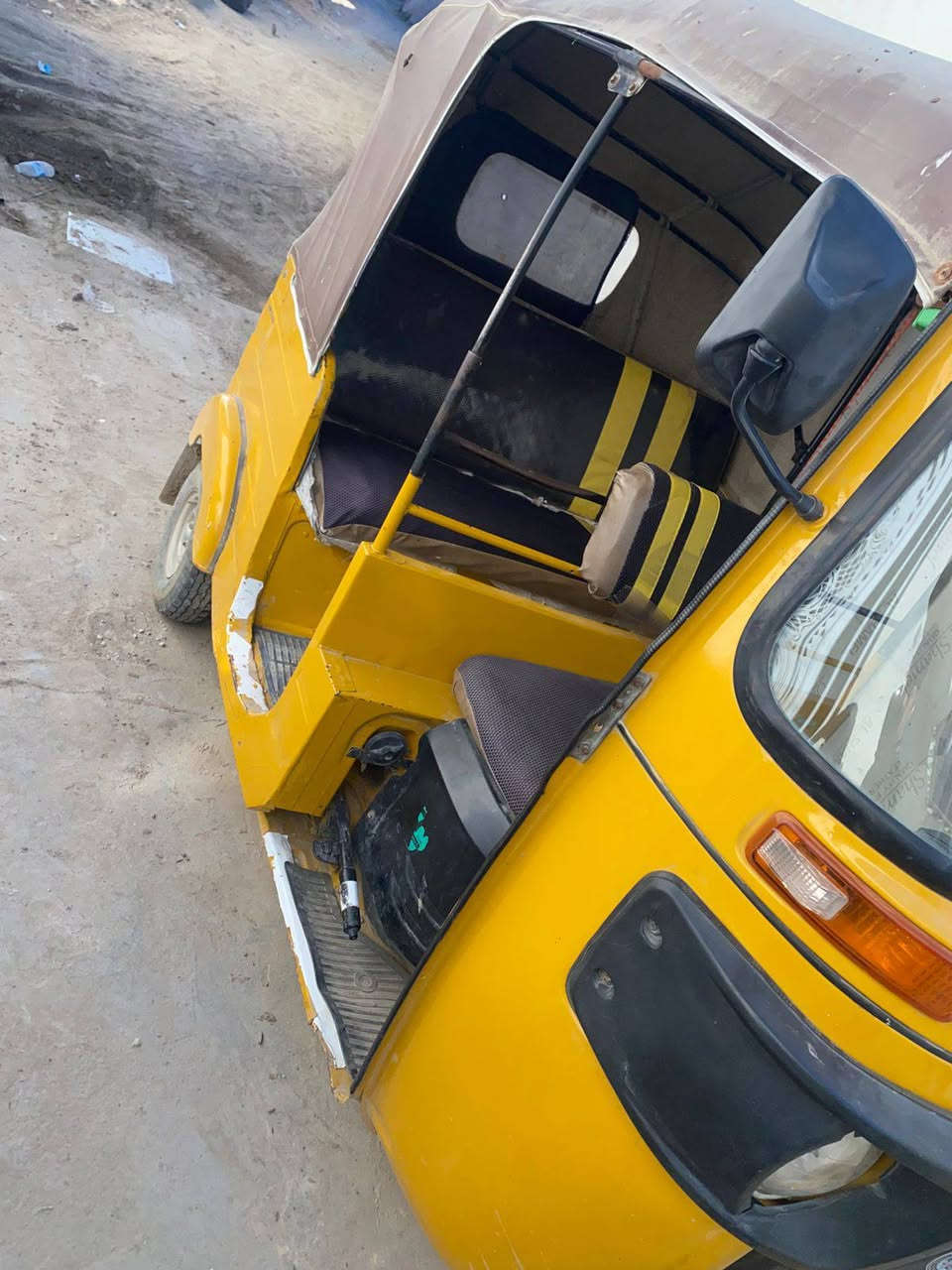 السلام عليكم تكتك موديل 18المحرك 22قبل اسبوع من شادينه أوراق اصولي المصطفى كشره ما بيه ضربه نضيف السعر 4300 وبيه مجال الرقم ***********
