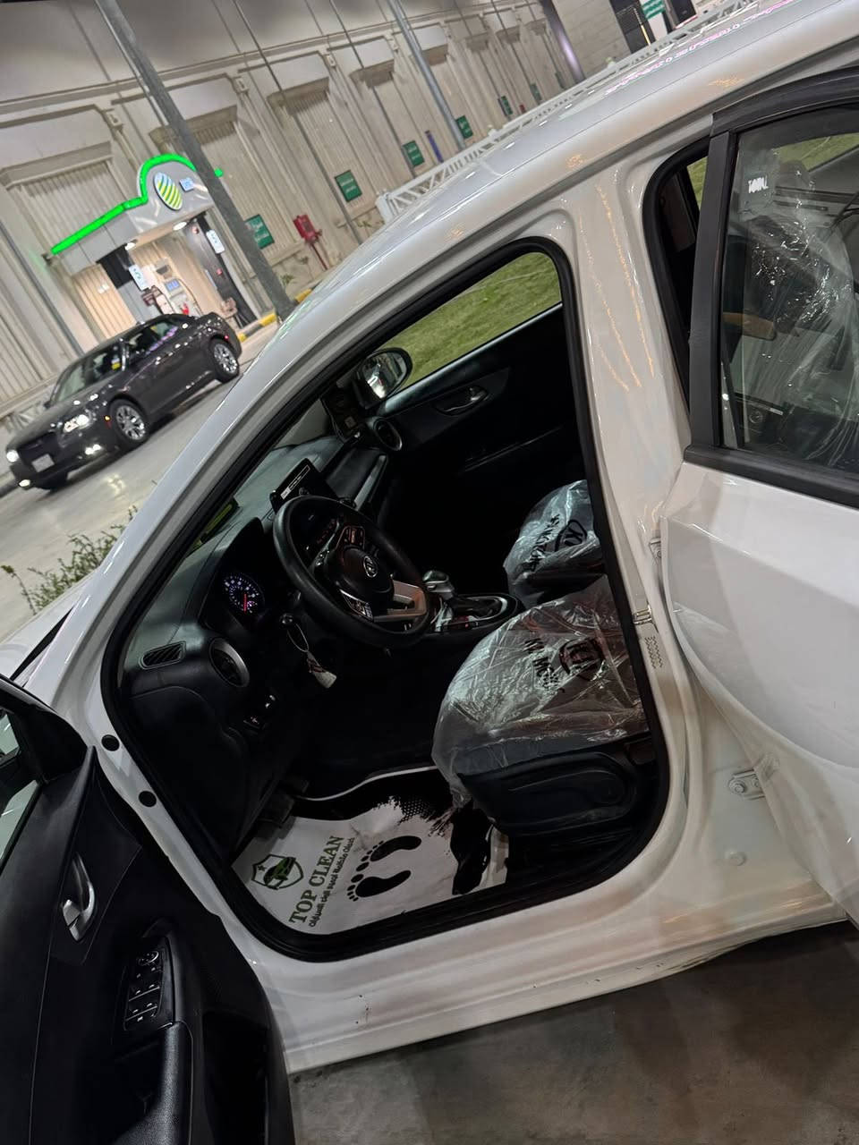 سلام عليكم كيا فورتي موديل 2021  رقم سليمانية ماشية 50 ميل
المواصفات
اللون ابيض صدفي 
شاشة جبيرة ابل كار بلي
مثبت سرعة
قيادة ذاتية
رادار توقف
تحديد مسار
وبقية المواصفات معروفة الفورتي معروفة 
الضرر خشم البنيد باردين فقط والباب اليمنه بارد قليل الدعامية فقط صبغ الامامية جمالية الاستفسار ***********
ملاحظة اللي يكول ليش مكاتب السعر اكو هواي يكسرون او بس يعلقون 
تحياتي
