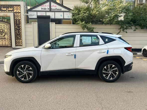 السلام عليكم هونداي توسان 2023 خليجي وكالة بعدها بضمان ماشية 21 
محرك 2000 دوش/ تشغيل عن بعد/ بصمة شاشه كبيره مع كاميرا دواره/ تحكم ستيرن كروز سرعة مانع انزلاق تحديد مسار/ وضعيات قيادة مود درايف/ كشنات كهرباء مري كهرباء/ تبريد قطعتين/ سايد بريك دكمة/ لد امامي لايت زنون بلاد/
 سياره جديده وضع شركة رقم بغداد السعر 215 بيه مجال بسيط *********** بغداد زيونة او المشتل بغداد
