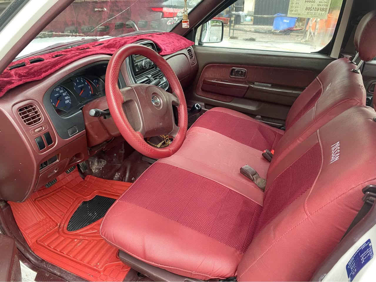 نيسان دبل قماره ٢٠١٠
بئ سبوغه بئ عه يبه ته قه وره قه ى نيه
دوو سئ جيگاى تعديله قه له م كاريه
سه نه وى تازه به سه ر جوه ره قه م و هه زه تازه يه فه حسيشى بؤ كراوه سه ياره كه تابليى توندو تؤله مالى دوسته مه كينه كه ى كراوه ته وه ده نگى زنجيرى  تيدايه
*********** أربيل, العراق
