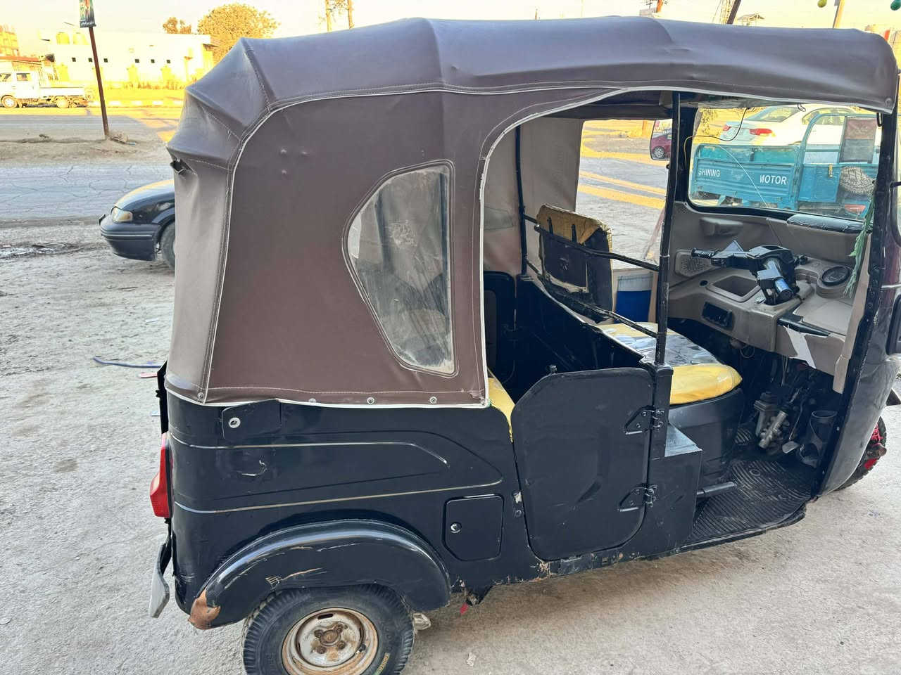 السلام عليكم. تكتك موديل 22 للبيع. مرقمه بأسمي وجاهزه بيه طخات بسيطه.  المكينه مجفته  السعر 6500 استفسار ***********
