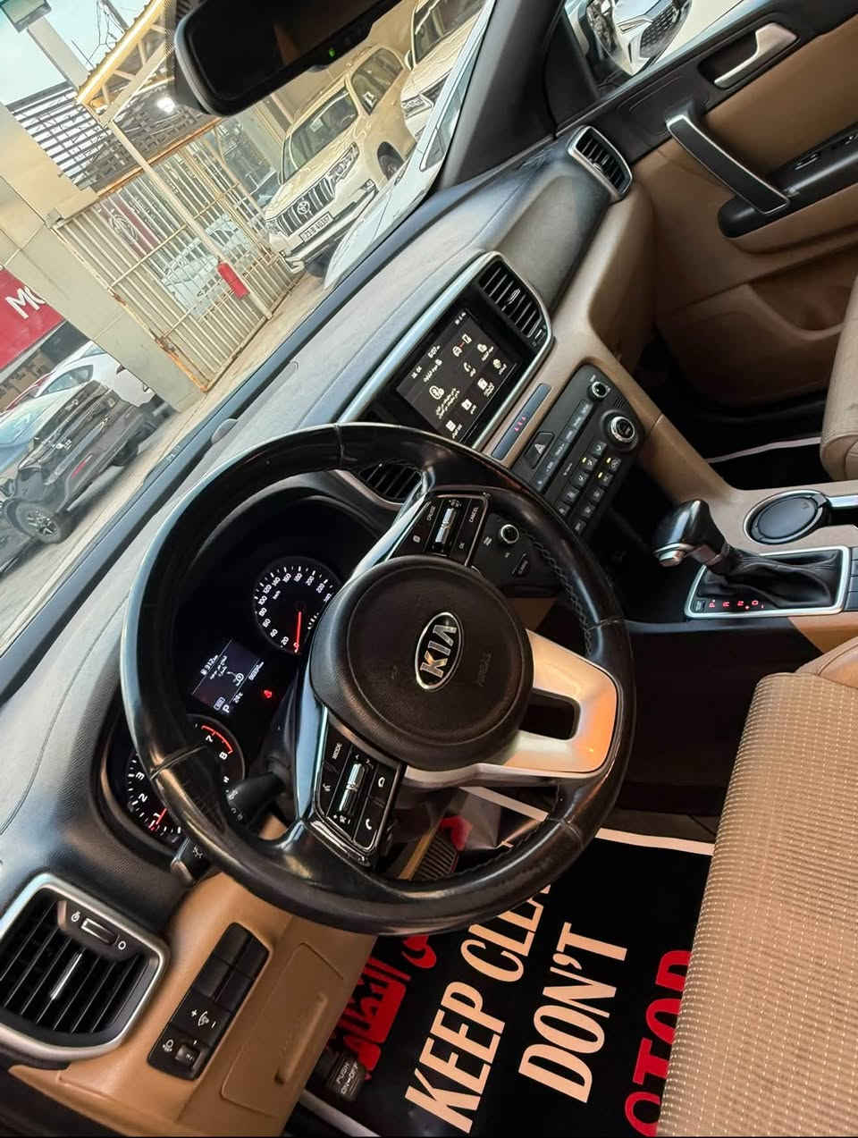 للبيع سبورتج خليجي موديل 2020 رقم بغداد 
ماشيه87،000كم✅
مكفوله  (حتى الدعاميات كفالة بدون قطرة صبغ وكير ومكينة وضع الشركة ) 
‏مواصفات ✅
شاشه جبيره اصليه نفكيشن
بصمه
تشغيل عن بعد
داخل حمصي 
‏ حساس أمامي
‏حساس خلفي
كشنات كهرباء
‏كشنات جلد أصلي 
‏قطعتين تبريد 
‏محرك 2000 دوش
‏مري شفط 
‏مثبت السرعة 
‏3 أنظمة القيادة♻️
‏وباقي المواصفات معروفه 
‏السعر (185)ورقة وبيه مجال 
‏الاستفسار الاتصال على الرقم (***********)
‏عنوان السيارة بغداد معارض البياع
