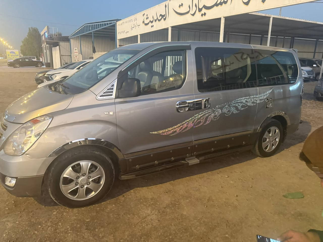السلام عليكم ٢٠١٤مسكر مجول  بلاديه جديده كلش بيه قطعه وحده صبغ من كوريه الباقي كفاله بسمي تحويل ثاني 
يوم سياره جديده كلش 
المكان بابل الشوملي 
معرض سيد اكرم 
***********
