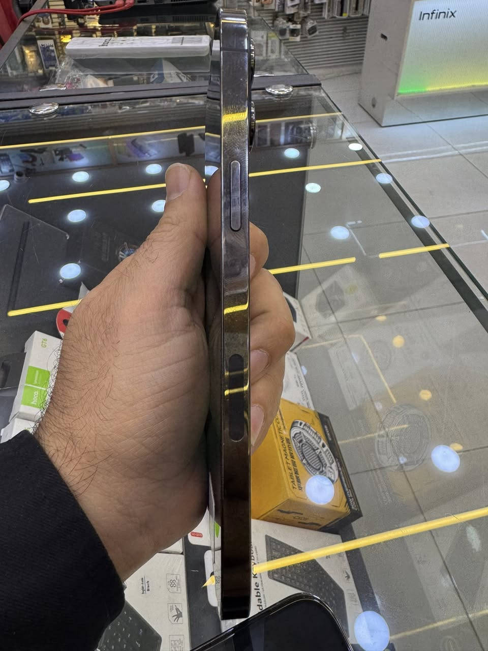 12 برو ماكس امريكي بطاريه 91
نظيف كلش 
***********
