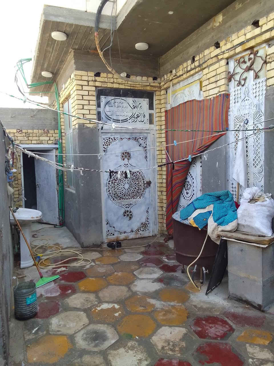 السلام عليكم 
دار للبيع 200متر بالسكان الصناعي حي المهندسين على شارع 13متر نوع العقار طابو صرف رقم العقار 2803 تاريخ البناء 2024 ملاحظه كافت الخدمات من ماء ومجاري وكهرباء قريب على المدارس الصينيه روضه اطفال تفاصيل البناء طابقين كونكريت بناء حديث الطابق الاول ثلاث غرف وصاله ومطبخ وحمام واستقبال الطابق الثاني ثلاث غرف وصاله وحمام ملاحظه بسمي العقار ***********
