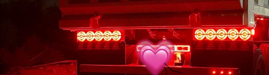 سلام عليكم بك لايت عدسة بالوني العدد 5 ازواج جديدات بمعنى الكلمه لك للبيع : ‭0780 034 5809‬
