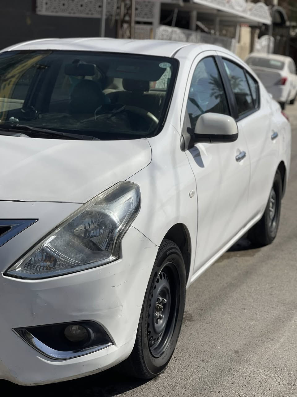 من رخصة صاحب البيج 
السلام عليكم 
للبيع نيسان سني هندي  2021 
سياره بسمي تحويل مباشر سياره جاهزه من كلشي دينار متصرف عليها بيها قطعتين صبغ نص باب لخلفي ولهلال ونص لبنيد وبيها بوارد بدون حادث سياره مال بيت ونظيفة تدفئة تبريد عل سويج 
تخم تاير جديد بل جيس صدر امامي خلفي نزلته كله وحطيته جديد كلها لسياره جديده مكاني بغداد حي الجهاد للاستفسار رقمي ***********
