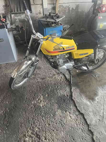 سلام عليكم أربعه كير دراجه نضيفه كله جديد أوراق اصولي أربع ورقات نقص ورقه فقط مكان واسط قضاء الحي سعر ٣٥٠ وبيه مجال خاص مغلق ***********
