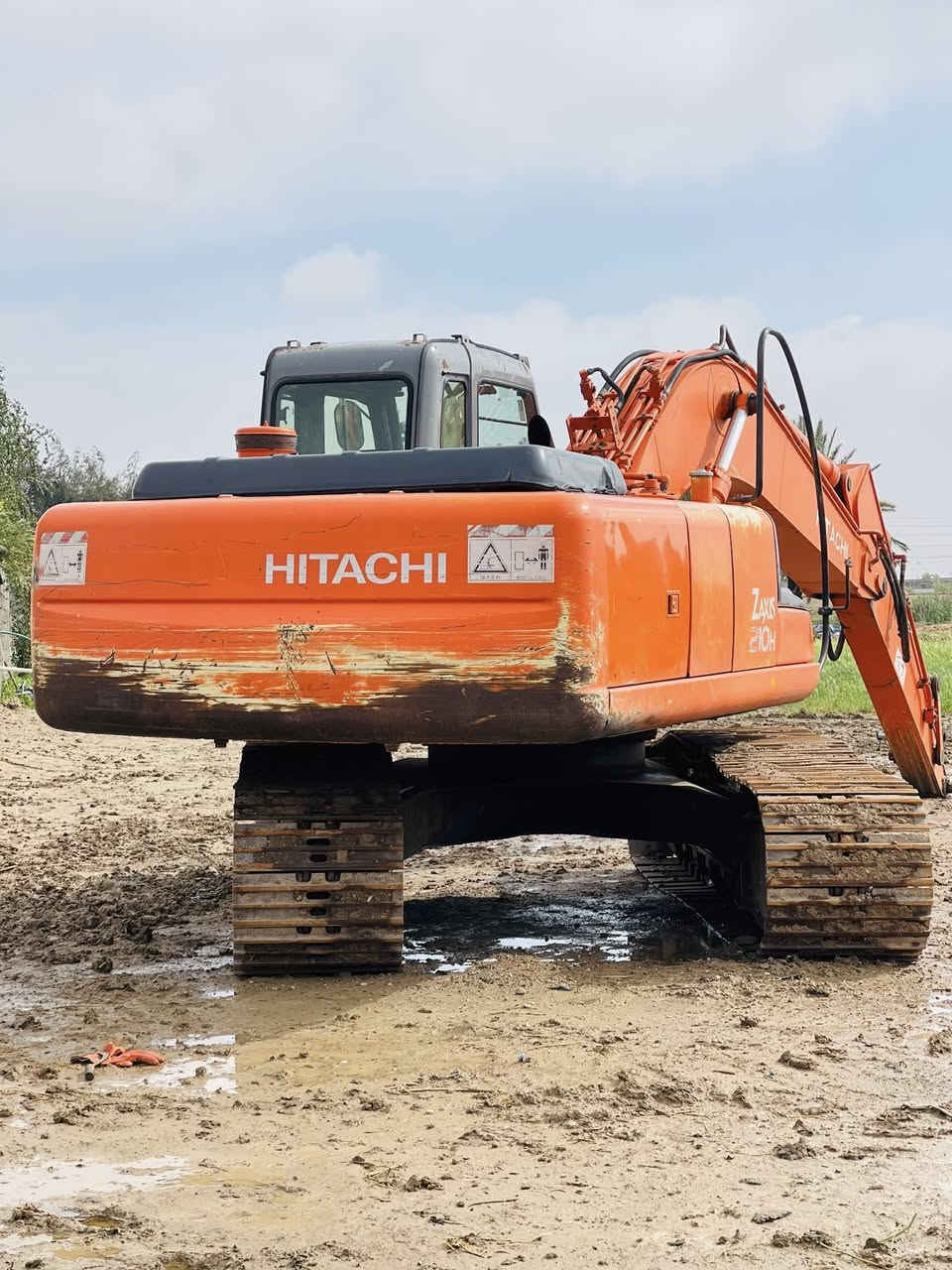 سلام عليكم حفاره زت للبيع موديل 2005 رقم واسط مامفتوح بيه كلشي وضع شركه بلاديه ***********
