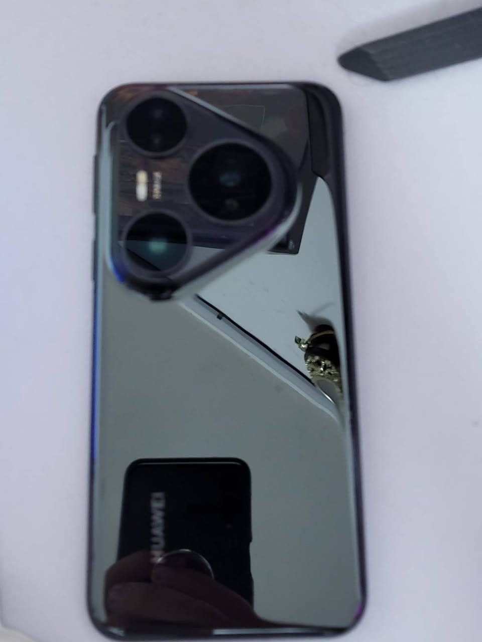 Huawei pura 80 pro للببع
النسخه العالميه Emui 
المساحه 512gb 
الروم العشوائي 12gb
 البطاريه 100℅  
التلفون جديد بمعنئ الكلمه مستخدم اقل  من السبوعين مشتريه من شركه هواوي 
السعر 900  الف المكان بغداد *********** للمراسله علئ الواتساب
