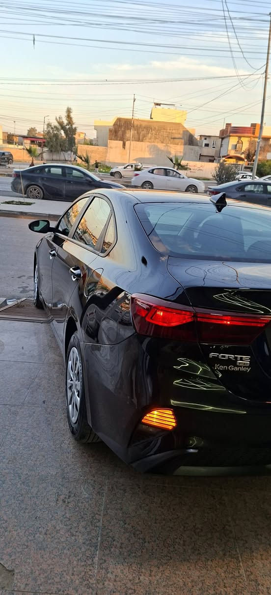 كيا فورتي ٢٠٢٤ كاتي المسافه المقطوعه ١١ الف  الضرر خلفي بيها صبغ شبغ يم الرقم وبيها  ربع الجاملغ الخلفي تعديل بارد  بي دي ار بدون ايربارك السياره وضع شركه السعر ١٤٢ وبيها مجال  للأتصال ***********
