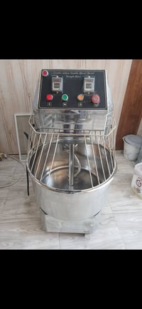 عجانة للبيع ٣ فيز سعة ٢٥ كيلو صناعة صيني ٠٧٧٣٥٣٧٠٢٥٥