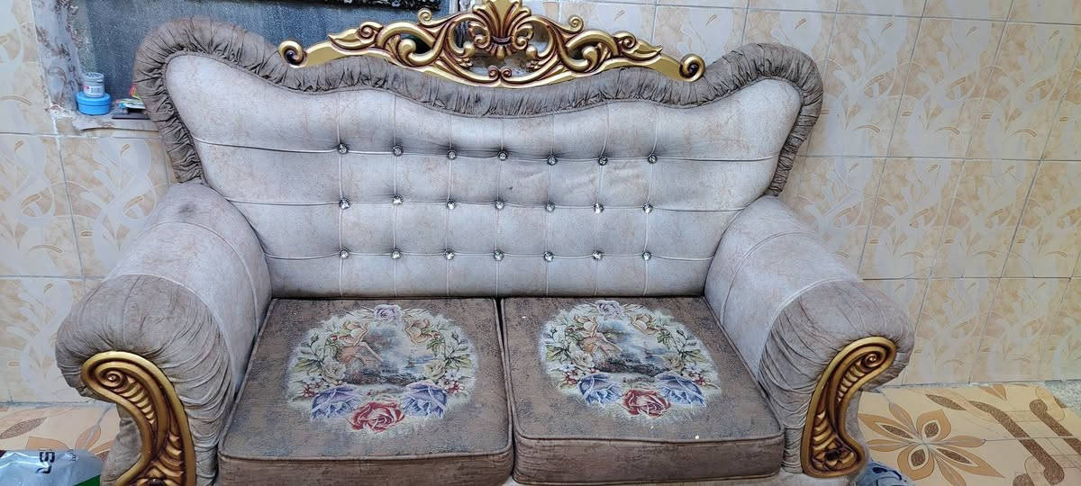 سلام عليكم تخم قنفات ملكي عشر مقاعد امانت الله جديدات فقط تنظيف يرادلها وسعرها 500 وبيها مجال للتواصل واتساب *********** عنواني بغداد الحريه
