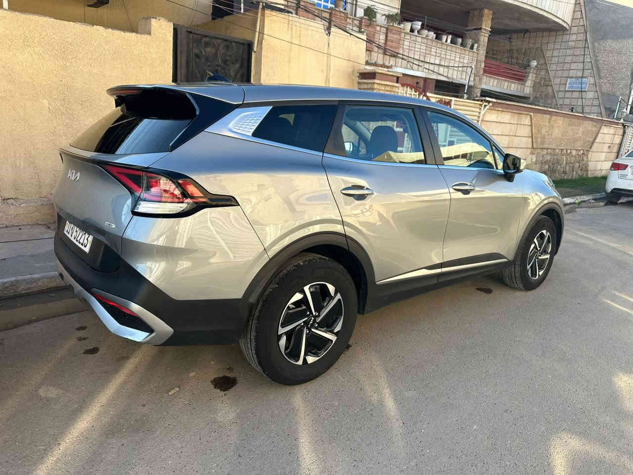 السلام عليكم
كيا سبورتج موديل 2023 هايبرد 
مواصفات عاديه نص فول
وارد امريكي حادثها فتح الجاملغ الايمن فقط
ارباك سليم سياره جاهزه مابيه نقص
السعر 196 ورقه للاتصال ***********
مكاني بغداد الغزاليه
