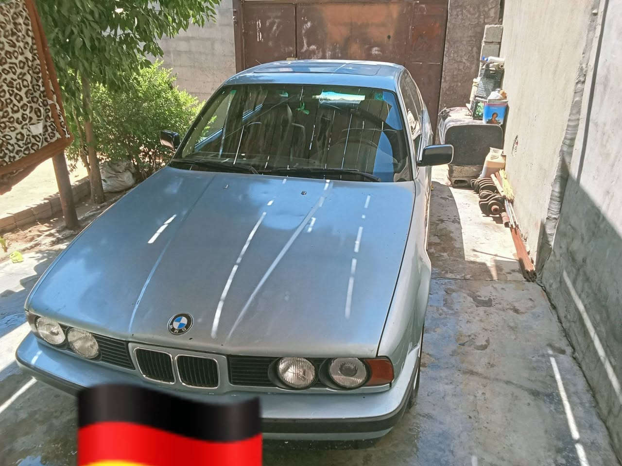 سلام عليكم عندي بي ام دبليو حجم535عليهة محرك525كير أوتو تخم تاير قبل شهر شادة تبريد ثلج محرك ماصارلي شاهرين شادة بيها فتحة كشنات كل عيب مابيهة اني ضربتة جلد ابلادي مخمل موديل 1991 صدر إمامي خلفي جديد محرك كير كهربائيات كاردن اكسل شيال جديد أربعة جامات كهربائي باتري جديد بيهة شلعا مال اثمانية اسلندر التراي للبصرة اشكد مابك دوسلهة   ما ابيع بس مراوسة BMW حجم 525 رقم *********** سعر خاص
