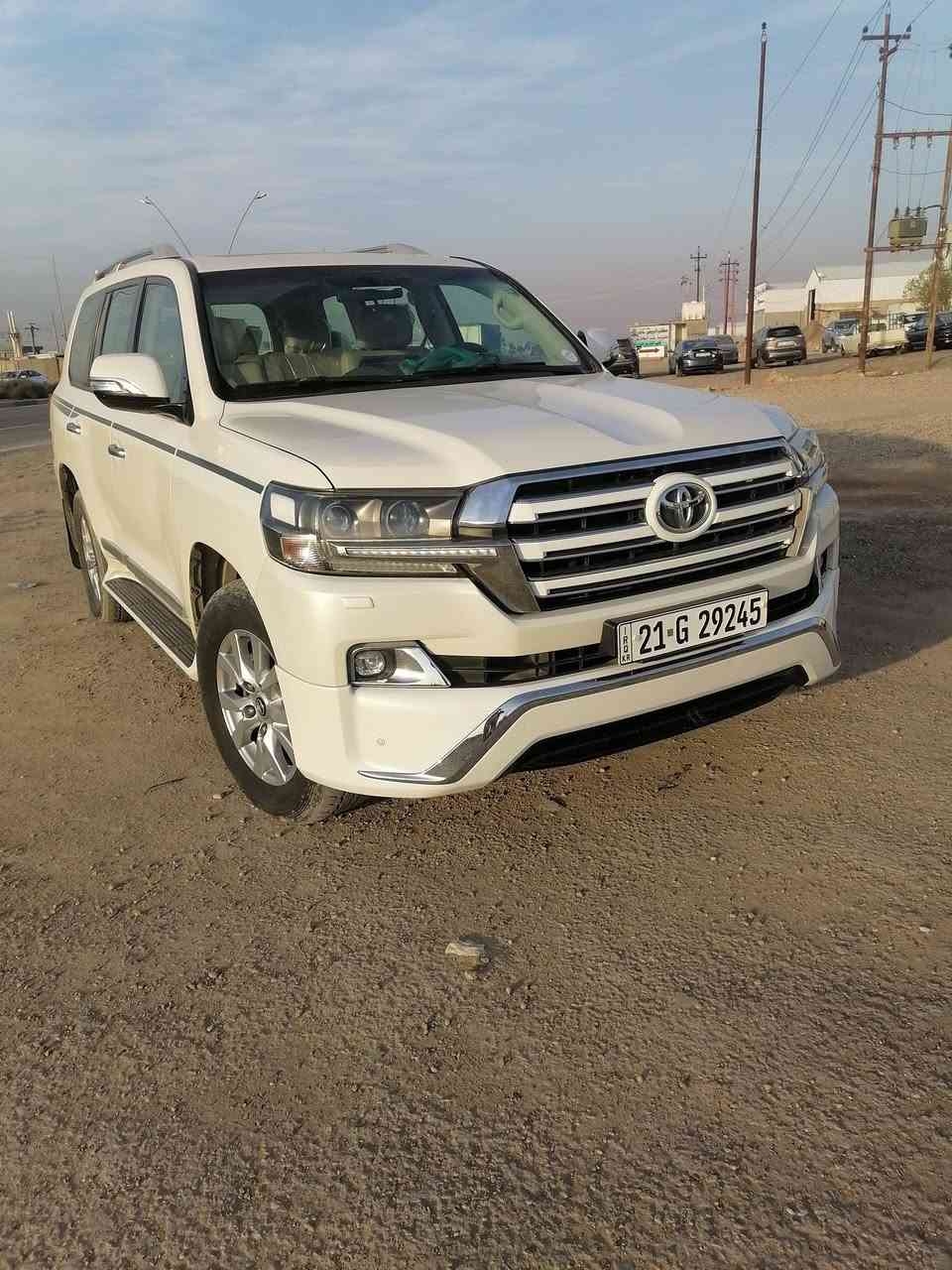 سلام عليكم لاندكدوز للبيع مديل ١٨ ماشيه ١١٠ الف مكفوله  بسمي عنوان بغداد بوب الشام *********** سعره ٥٠ الف
