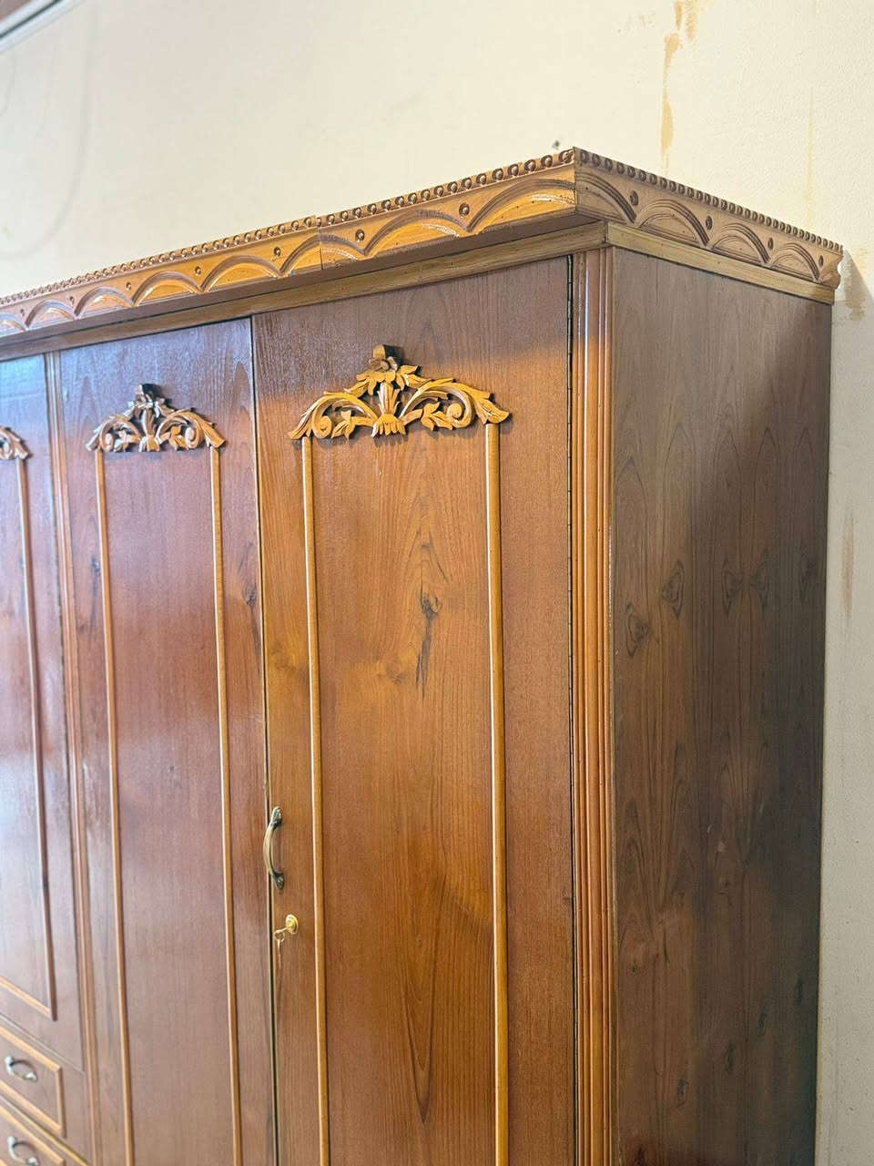 _للبيع💪
السلام عليكم🫡
عرض خاص ومغري بس 250  🔒
توفر لدينا من جديد كنتور صاج أبواب زان  شغل درجه اولى🌿 5ملم   توصي نقش زان فصال حديث شرط نظافه  والشغل 💯💯 والصور تحكم🌹
للاستفسار وتساب *********** مباشر🆕 ***********🆕
ومستعدون لشراء الغرف النوم المستعمله و الكناتير ✅
