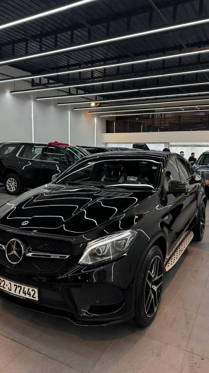 مرسيدس   GLE 43 AMG 2018
🔹 الموديل: 2018
🔹 المحرك: 6 سلندر 3.0L  (BITurbo) – أداء عالي
🔹 ناقل الحركة: أوتوماتيكي AMG SPEEDSHIFT 9 سرعات
🔹 نظام الدفع: 4MATIC+ دفع رباعي متطور
🔹 اللون الداخلي: شامواه + جلد + كاربون فايبر فاخر
🔹 الضمان: وكالة BCM - ضمان خليجي
🔹 رقم السيارة: اربيل
تحويل مباشر
✅ الممشى 77 الف 
✅ تصميم رياضي فاخر مع شبك AMG الأمامي المميز
✅ابواب ذكي وشفط مع القفل التحكمي
✅ إضاءة LED أمامية وخلفية متكيفة مع إضاءة محيطية داخلية
✅ فتحة سقف بانورامية مزدوجة
✅ نظام تعليق هوائي (جكات) لتوفير راحة مطلقة أثناء القيادة
✅ رادارات متكاملة (أمامي + خلفي + جانبي) + نظام قيادة شبه ذاتية
✅ شاشات ديجيتال متكاملة مع نظام MBUX الذكي
✅ نظام ملاحة متطور + دعم أبل كاربلاي وأندرويد أوتو
✅ كراسي جلد مع تدفئة، ، وتدليك (مساج) بتحكم كهربائي كامل
✅ نظام صوتي Burmester فاخر ثلاثي الأبعاد
✅ كاميرات 360° مع حساسات أمامية وخلفية مع حلقة دائرية متكامله حول السيارة
✅ مثبت سرعة متكيف مع نظام الفرملة التلقائية
✅ جنوط AMG رياضية مقاس 22 إنش
✨ سيارة SUV رياضية، فاخرة، وجديدة جداً!

السعر 42 الف $

العنوان بغداد الوزيرية 

للاستفسار

 ***********
***********
