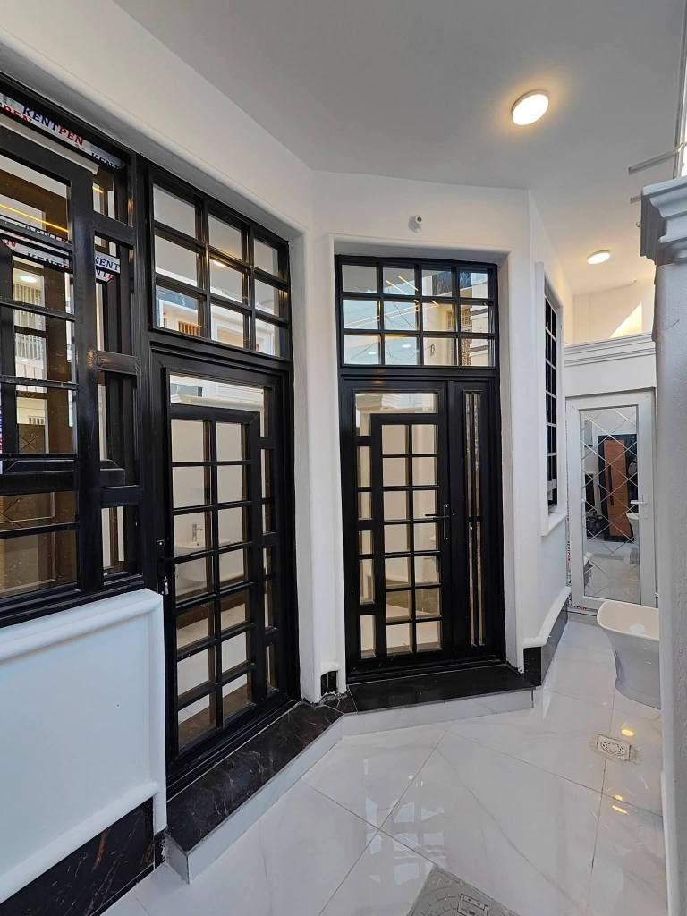 اللهم صلي على محمد وال محمد
يتوفر بيت للبيع مساحه 100  متر 🥰طابقين طابوك في كربلاء مجمع انوار كربلاء قرب مدينه العاب سندباد الي تكون قريبة من نفق الأمام العباس ع قريب من مجسر باب طويريج#🥰
بناء درجه أولى من كهرباءو ماء وصب البيت مخده مواد درجه أولى 🥰
منطقة سكنية تتوفر فيها جميع الخدمات تبليط  
يتكون البيت من 4 غرف و 3 مجاميع صحيه و استقبال و منور ومطبخ  و بيتونه وتانكي وماطور ومغاسل وسخان 
طابو زراعي قرار محكمه سند 25 كاع ملك صرف 
اقل ربع ساعه مشي للأمام ع 
للأتصال او واتساب ***********
*********** كربلاء, العراق
