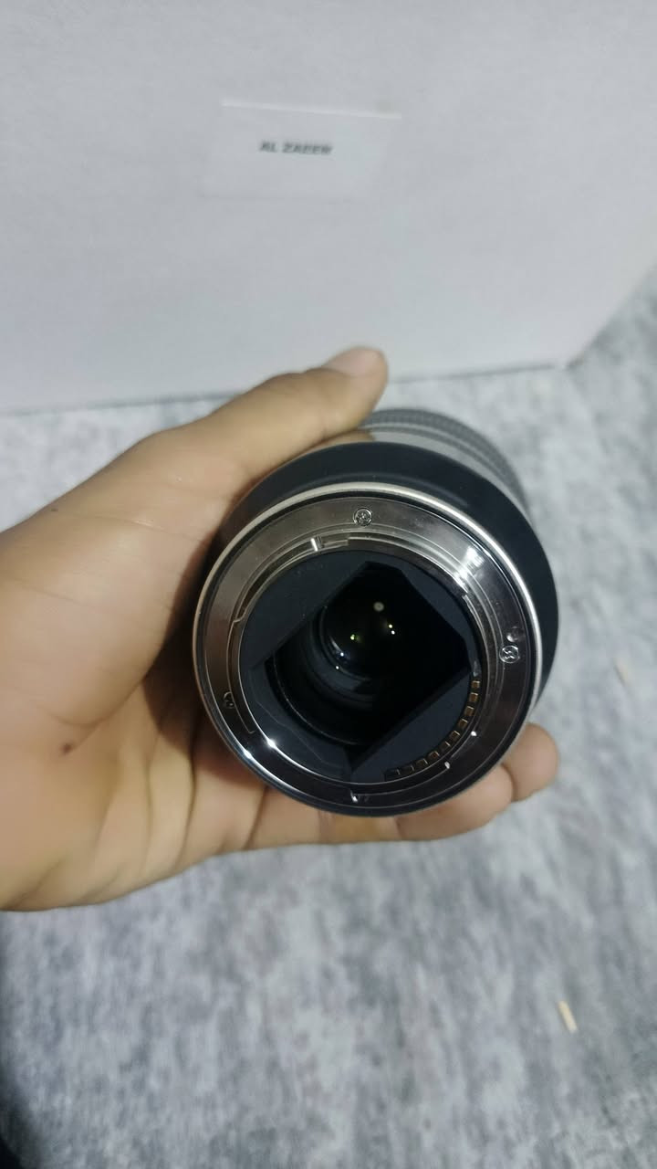 عدسة تامرون 28-75 f2.8
هذه حالته بصور 
العدسة شغالة وخفيفة
عملية للفيديو 
السعر 525 وبيه مجال بسيط 😁 
الشراي يتفضل واتساب
***********
