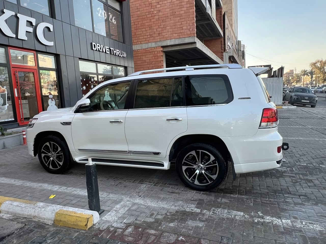 السلام عليكم
لاندكروز 2021. شركات فول موصفات. مكفوله كفاله عامه. ماشيه 53 الف. حقيقي. جديده السياره. رقم اربيل بسمي. السعر. 51.500.  بيهه مجال بسيط. للشراي. للستفسار.  ***********
