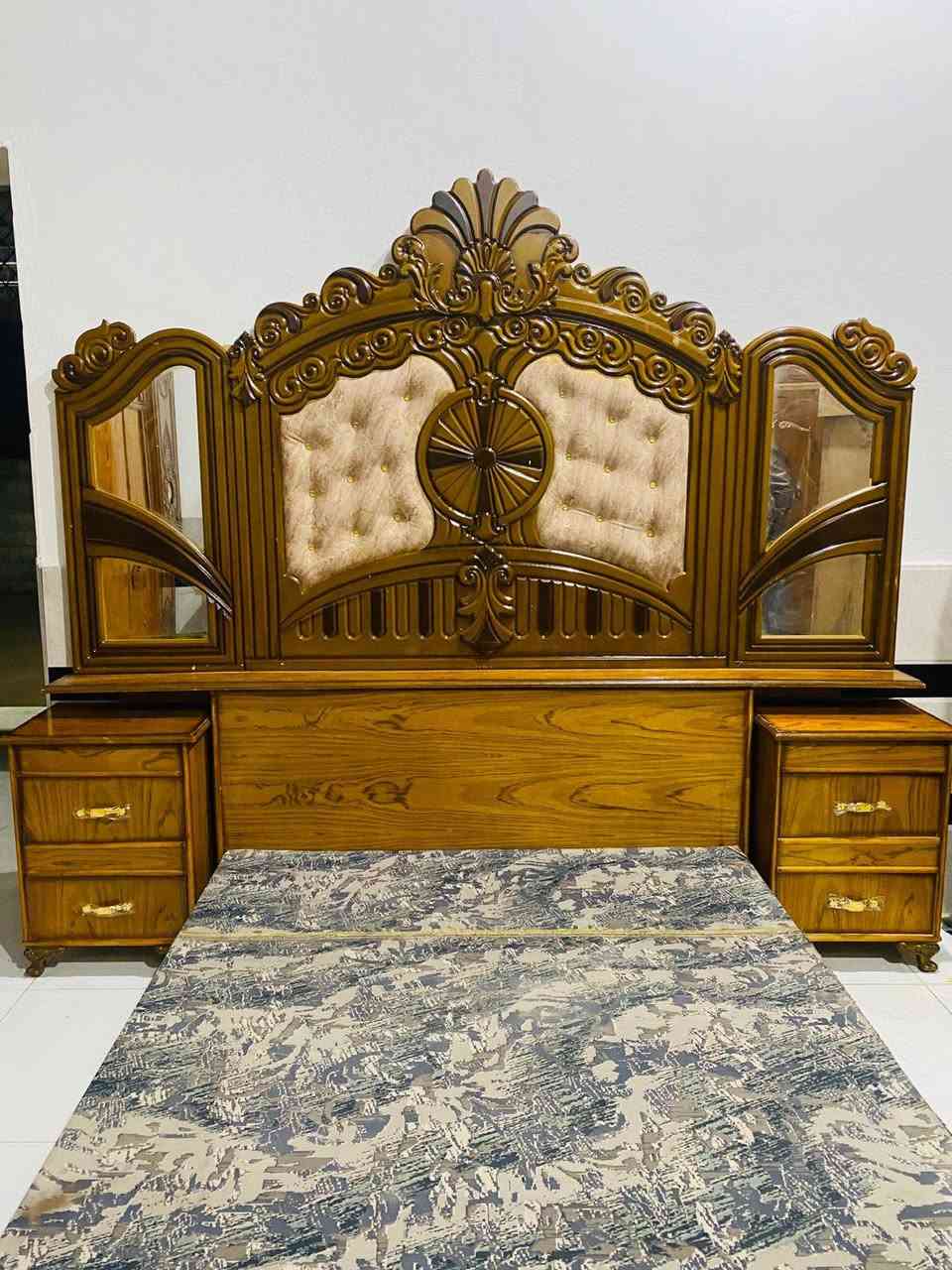 من رخصت المسؤل يوجد قرفه توج صاج داخل وخارج السعر ٨٠٠ وبيها مجال العنوان الرمانه الاستفسار على التلفون ***********
