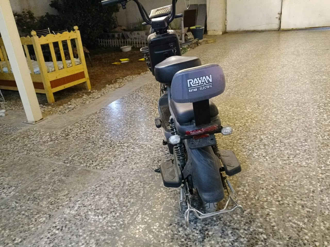 دراجه شحن للبيع استعمال قليل جدا المواصفات: اشاره يمين ويسار اللون: رصاصي مائل للبنفسجي + السعر 350 الف وبيها 3 سرع السرعه الأولا30 والثانيه 35 والثالثه 40 تمشيك بالشحنه الوحده 15 كيلو... لايت عالي وناصي ومن شركه الريان..

للتواصل *********** واتساب
