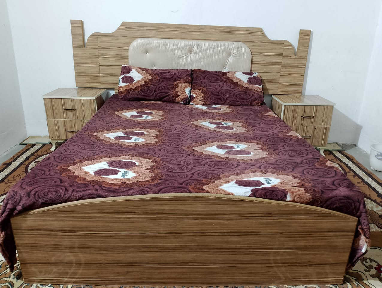 غراض بيت للبيع بسعر مناسب عنوان كركوك حي الخضراء شارع المعارض.
***********
