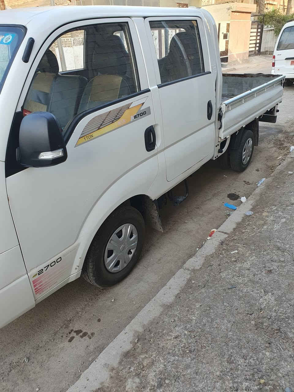 سلام عليكم 
متاح كيا دبل قمارة موديل2019
محرك 2700 بيه طخه خفيفه باب الصدر
وبارد كد شبر باب الخلفي موضح بل صوره
بأسمي تحويل ثاني يوم رقم انكليزي وهزه جديده
مكان بغداد الشعب
رقم الهاتف ***********
