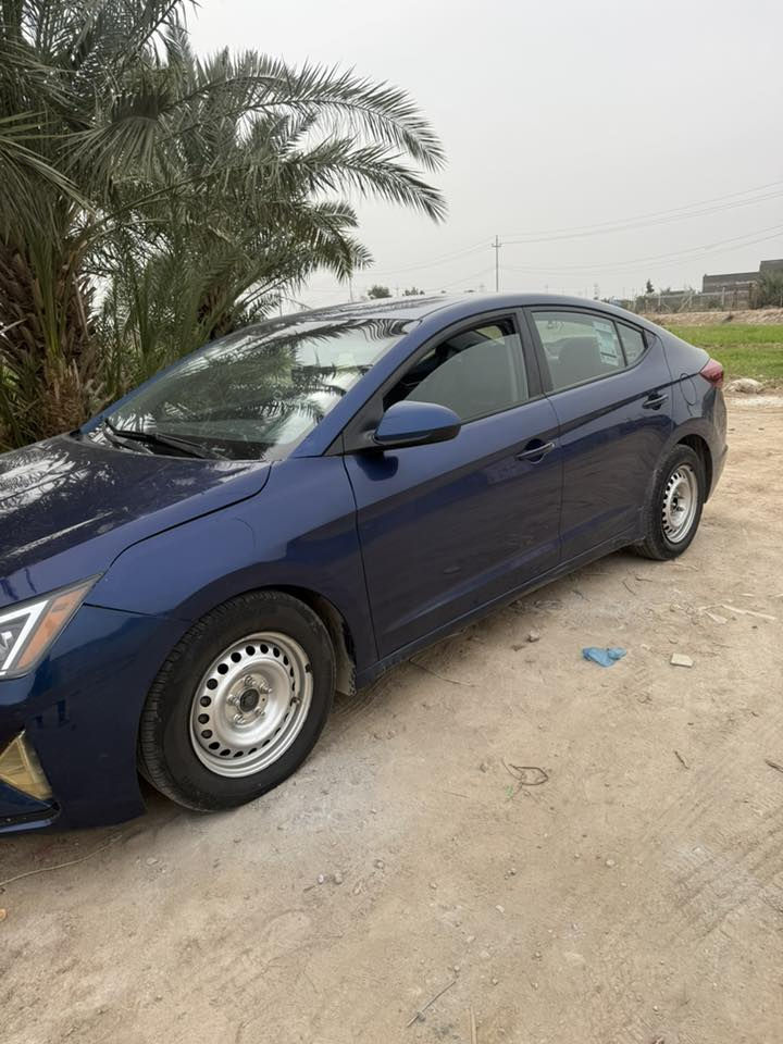 السلام عليكم النترا 2020سياره
معوقين باقيلها ٨اشهر وتخلص عدي بيها وكاله عامه سياره جاهزه من كلشي 
سياره ضربتها من امريكا بنيد وجاملغ سياره صفحه سايق وبيها طخه بسيطه يم لباب لخلفي موضحه بالصور
تخم تاير جديد تبريد بيانو تدفئه مكينه 2000 سياره ماناقصها شي 
فئه سياره SE تحكمات ستيرن تبريد منفصل للاستفسار ***********بيه وتساب
