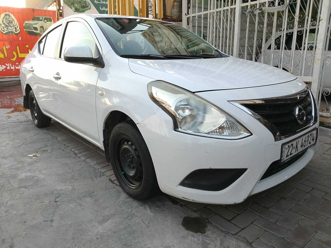 السلام عليكم 
نيسان سني هندي موديل 19 رقم ربيل شكل جديد نكليزي 
تحويل شوكت ما يعجبك حولك.. ماشيه سياره 98
السياره مكفول من الضرب لا تبديل باب سايق مفتوح باب خلفي بارد جملغ خلفي هلال صبغ بسيط فقط 
.باقي كفاله عامه.. كير محرك تبريد مكينه كفاله 
تخم تاير شواصي مكفولات.. تبريد ثلج 
سعار سياره 95ورقه بي مجال حك جيتك العمله 
العنوان بغداد بلديات نتصل وتدلل 
 ***********
