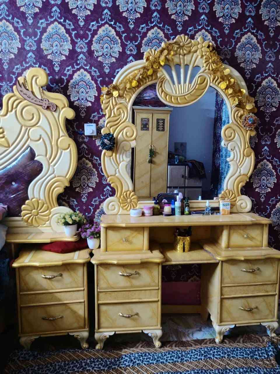 غرفه نوم البيع ***********
السعر 750
