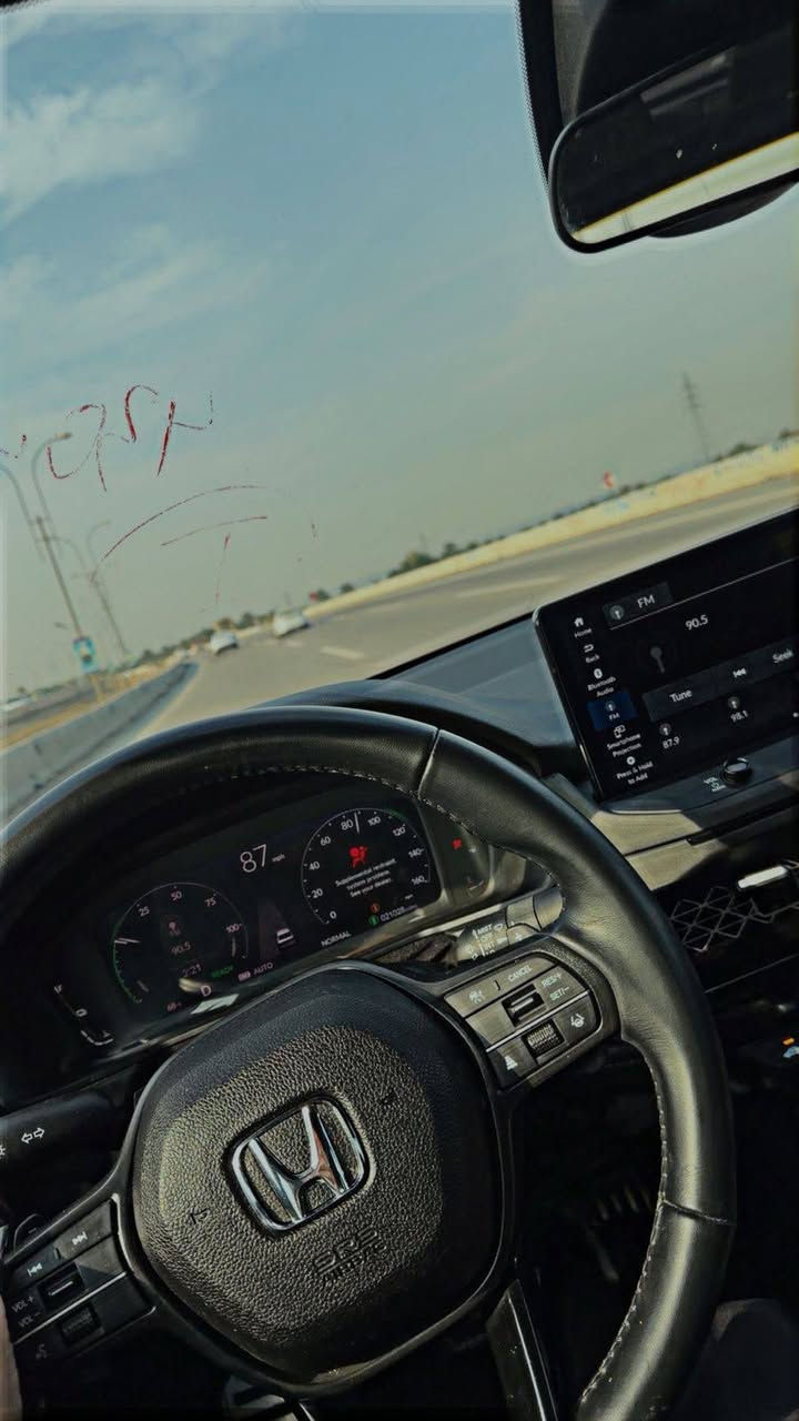 اكورد موديل 2024 الفى سبورت السياره مكفولة كفالة عامة بدون لا تبديل ولا صبغ بيها طخة بالدعامية موجوده صور الحادث بالمنشور وموجود صور من سويتها ماشية 21 ألف مكاني بغداد السعر 215 الرقم ***********
