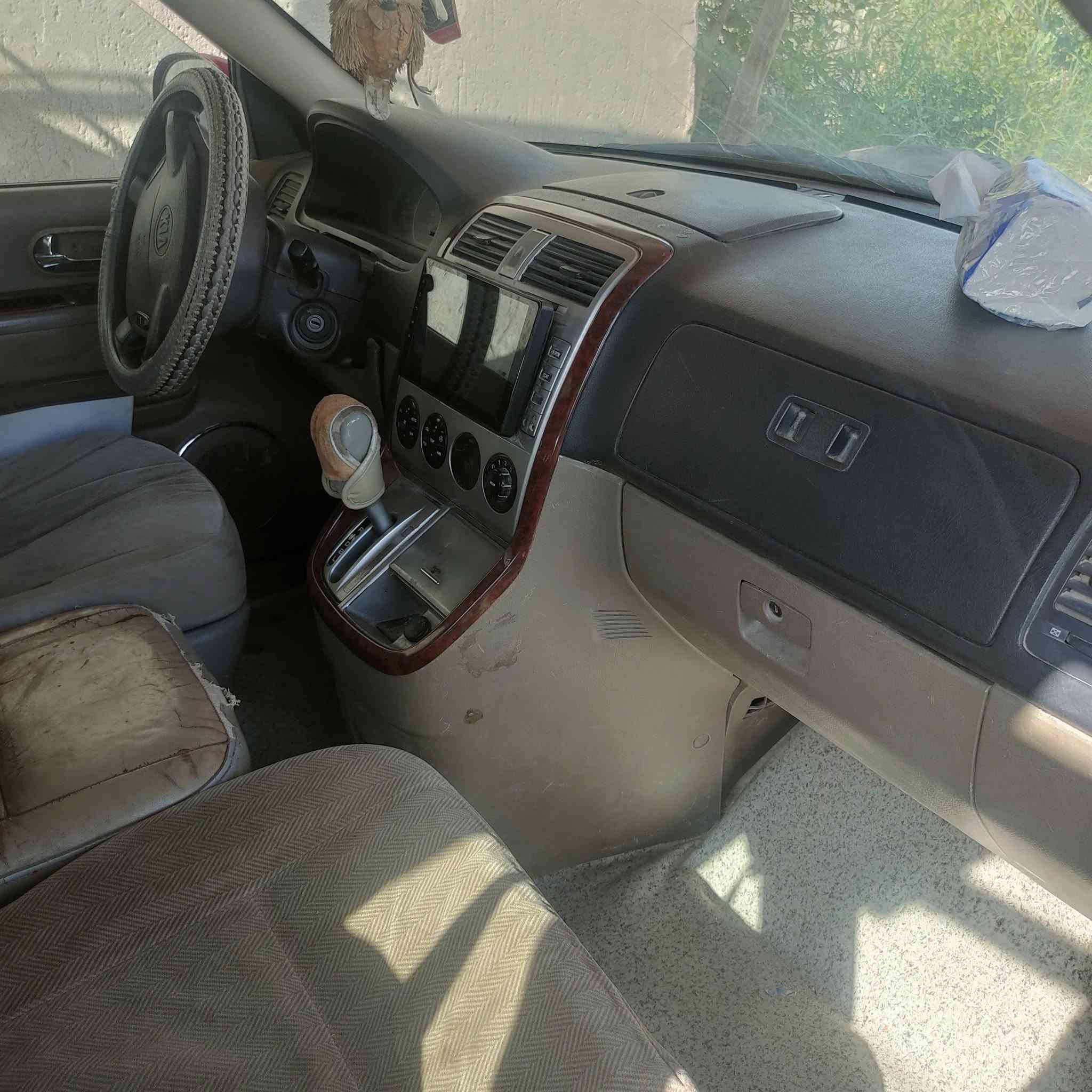 السلام عليكم كرنفال كاز بيها كابون موديل 2002
كير ومحرك راديتر باتري توني شادهم 
تخم تاير صار شهرين من شادهن 
شاشه قبل اسبوع شديتها ترايك للبصره 
 للعلم اني اداوم بكركوك اروح بيها 
 التبريد عاطل كمبريسر 
تجي تقتنع وتشوف بعينك 
العنوان السماوه قضاء الرميثه 
أي استفسار *********** وات ساب
