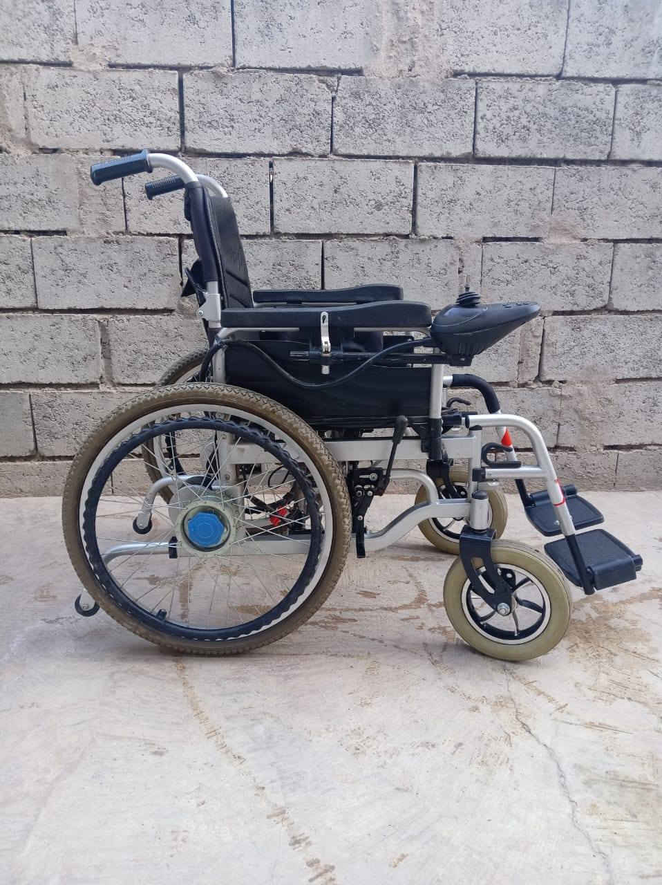 من الخاص

السلام عليكم كرسي كهربائي متحرك (مال معاقين)  مستعمل نظيف كلش شرط تشتغل و اي عيب مابيه من الكهربائيات بس تحتاج باتري و شاحنه و احد الإطارات يمكن مبنجر مكان واحد حزيران قرب جملة ليث الأولى

السعر 250 الف وبيه مجال للاستفسار أكثر 
***********
