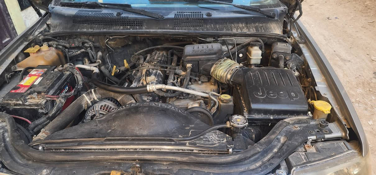 سلام عليكم..
جيب 2000   V6 4000  محرك وكير جيد جدا تبريد جيد جدا حدادية 50 ٪  تايرات جدد  شاشة كهربائيات كاملة رقم سليمانية مكان السيارة ديوانية.
مالكها كردي #شرط_المداور وكالة ماكو 
سنوية لل 2030 سعر 80 قابل للتفاوض
رقم صاحب السيارة
 ***********
