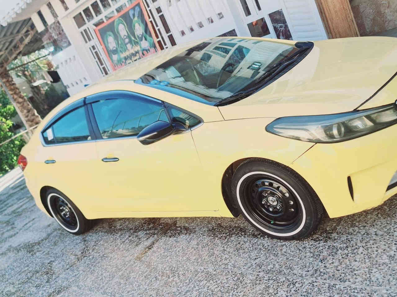 فورتي للبيع وارد امريكي الموديل 17حادث السياره دعاميه اماميه فقط المواصفات لمتت ما عده الفتحه كير ومكينه خير من الله  سدر خلفي وامامي جديد هيه وغرامه مصفره وتحويل ثاني يوم بسمي سعر 118وبيهه مجال ***********
