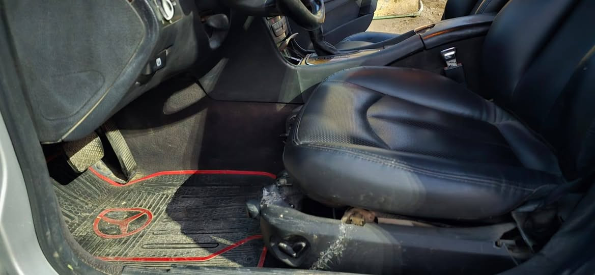 موديل 2003  E 211 سنويه ل 2028
السعر 85 وبيه مجال قليل 

الهاتف ***********
