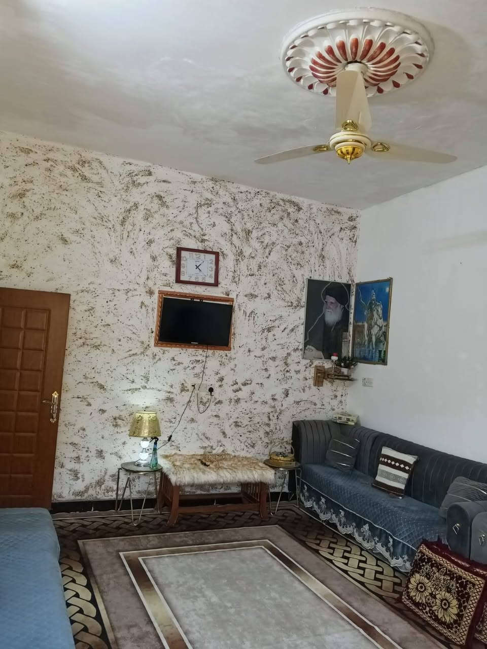 سلام عليكم بيت للبيع في حي الكوفه خلف الملعب مال كسره وعطش قرب أفران الزيتون واجهه سته اله ربع مساحته ١٠٠متر محتوياته غرفه النوم وصاله واستقبال وملحقاته مطبك فوك وجوه طابق واحد بناء بلوك جديد سعره ٥٨ وبي مجال للاتصال ***********
