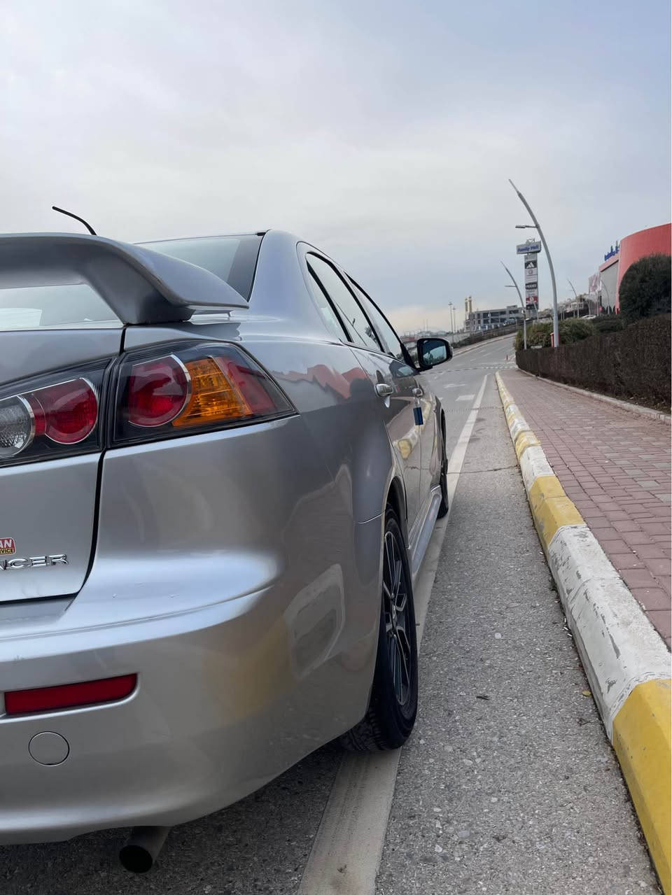 لانسەر قرش ئەمریکی ٢٠١٧
مەکینە ٢٠ مەرغوب 
ئیکۆ
تراکشن
سوکان ڤۆلیۆم
تەحدید سورعە
دوو پارچە و دوو پەڵەی هەیە من بە سێ پارچە پێت ئەفرۆشم
سەنەوی تا ٢٠٢٨ تازەیە 
مەکینە و گێڕی بە شەرت 
ماڵی دۆستە و بێسەر ئێشەیە
نرخیشی ٩٩$ گەڵا و مەجالێکی برایانە
*********** السليمانية, العراق
